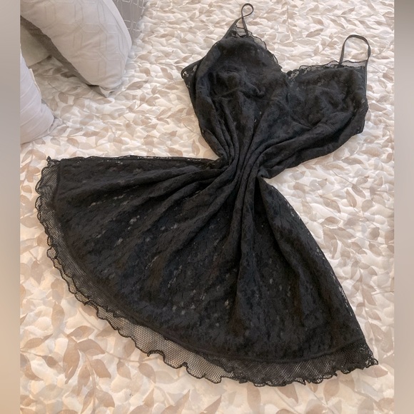 Black All-Lace Nightie - Picture 1 of 7